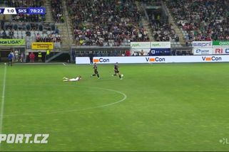 Chválený sudí poškodil Slavii. Měla kopat penaltu, videorozhodčí ale správně mlčeli - Sport.cz